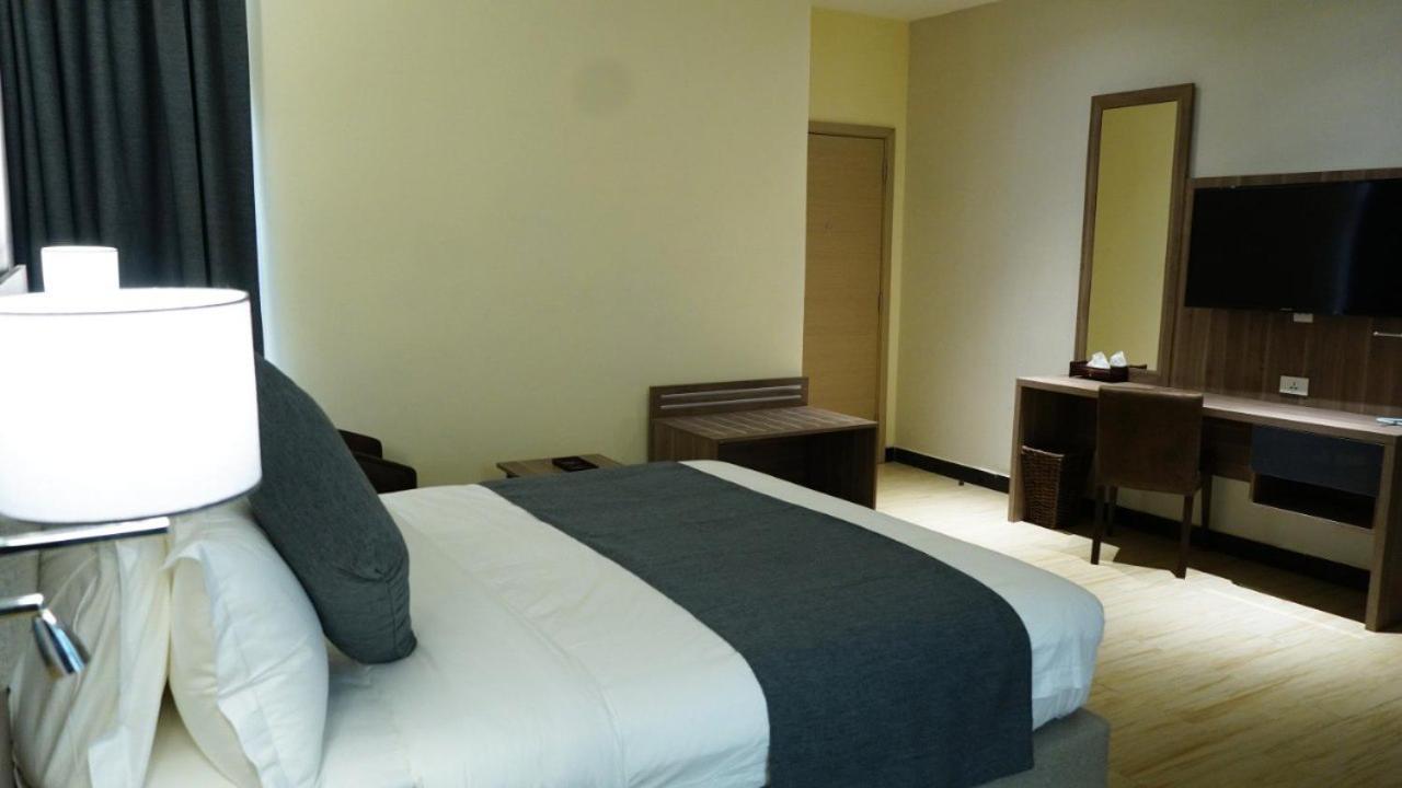 Triple E Hotel And Spa Addis Ababa Dış mekan fotoğraf