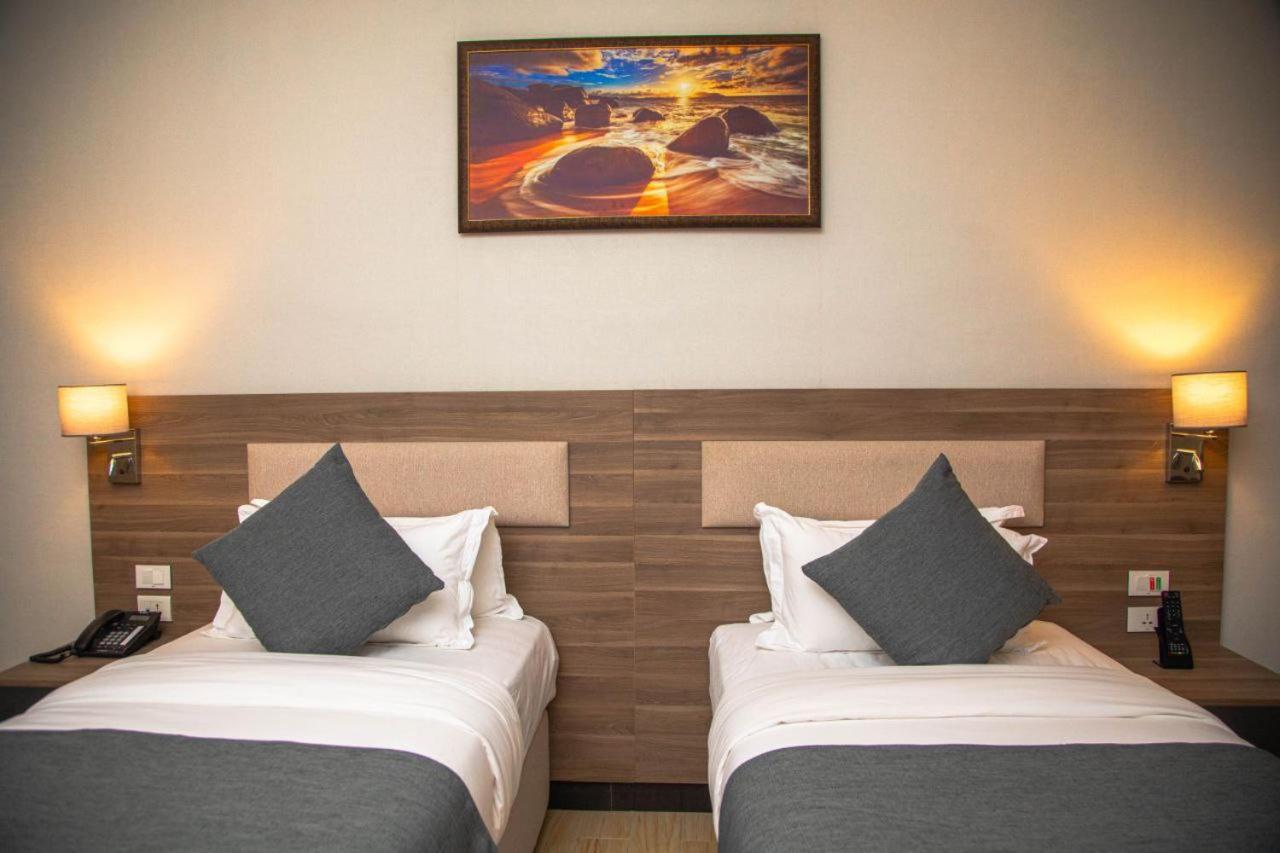 Triple E Hotel And Spa Addis Ababa Dış mekan fotoğraf