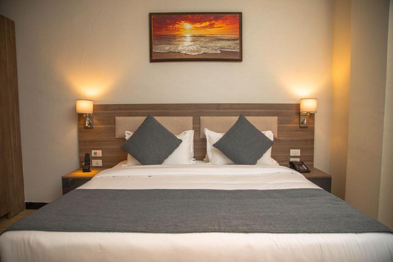Triple E Hotel And Spa Addis Ababa Dış mekan fotoğraf