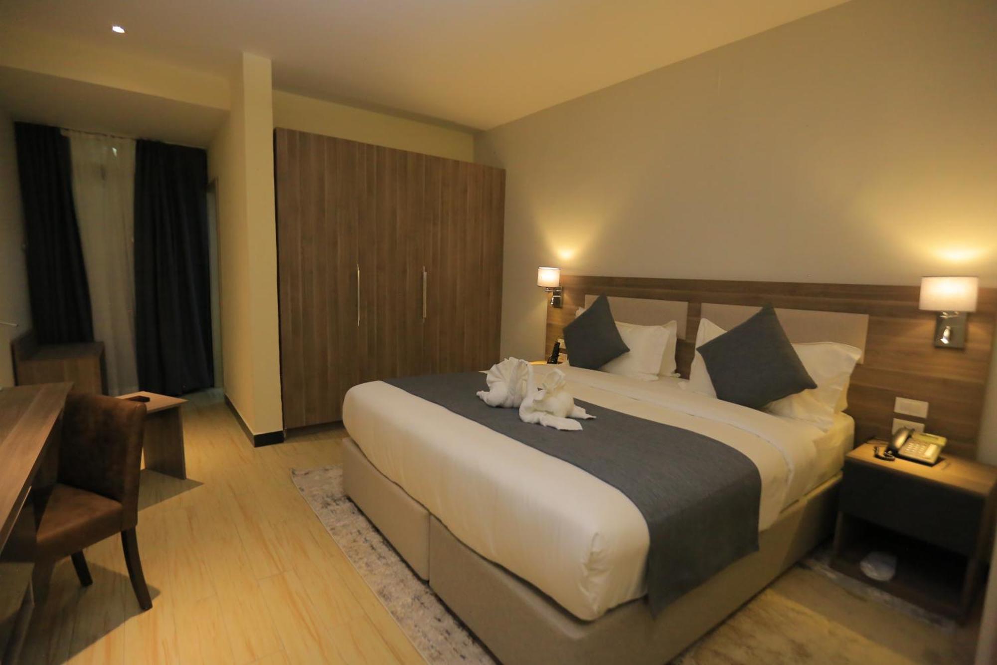 Triple E Hotel And Spa Addis Ababa Dış mekan fotoğraf